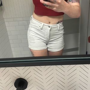 White Levi’s mid length shorts